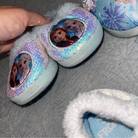 ‼️Disney Frozen‼️Frozen Theme Slippers Size 5/6 Girl Toddler - Picture 6 of 7
